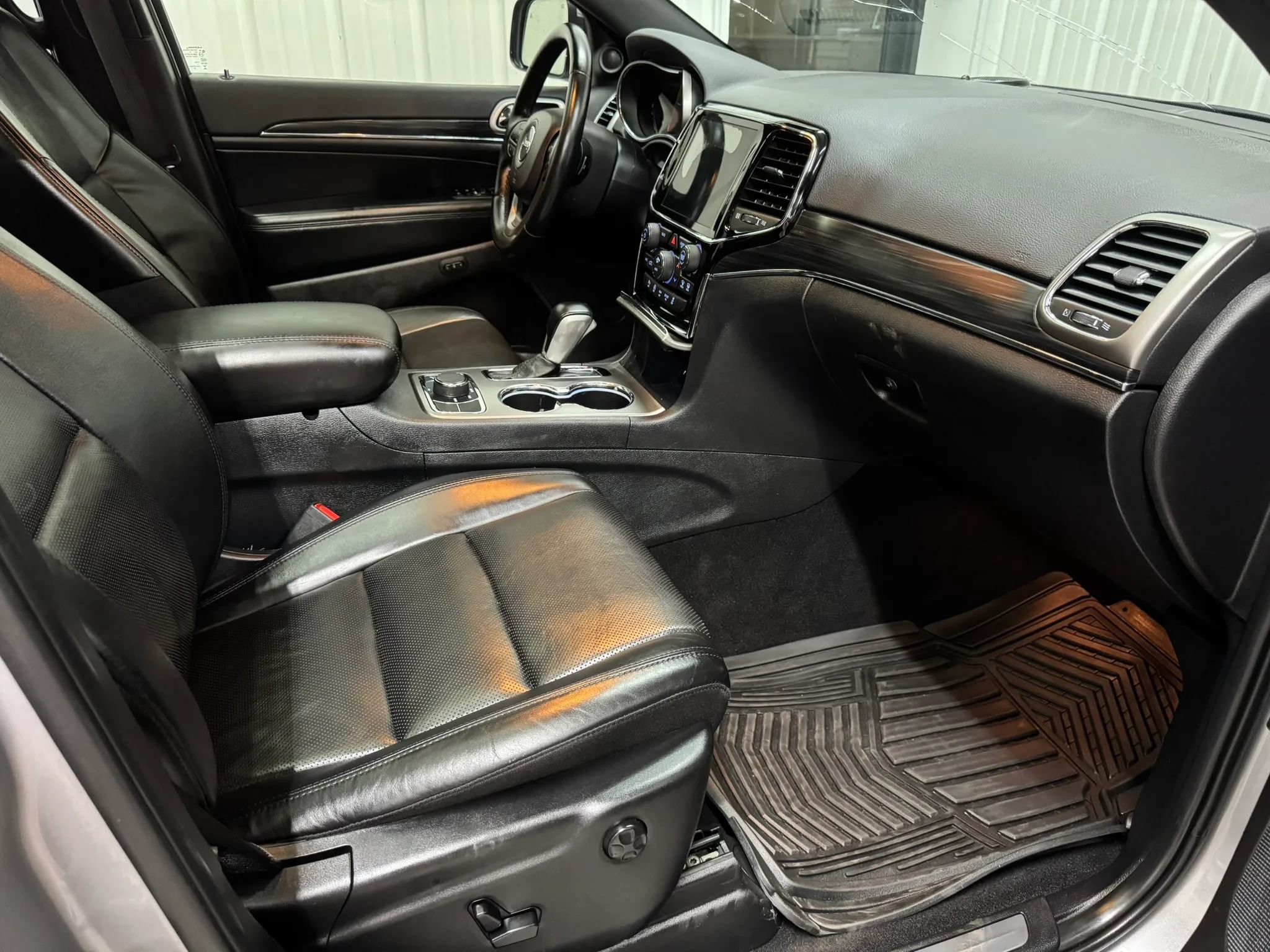 Used 2020 Jeep Grand Cherokee Limited w/ Luxury Group II AWD/4WD image 14