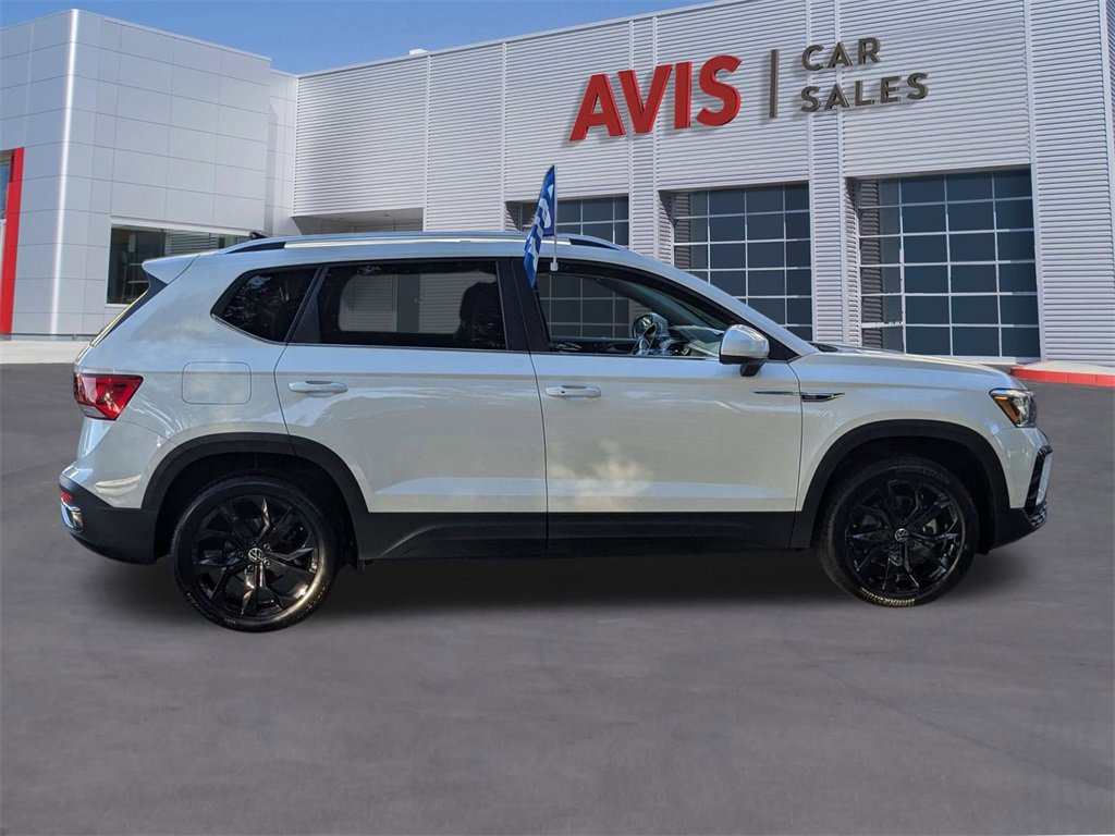 Used 2024 Volkswagen Taos SE image 5