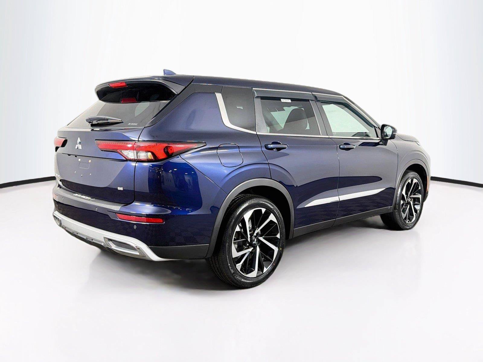 Used 2022 Mitsubishi Outlander SE AWD/4WD image 11