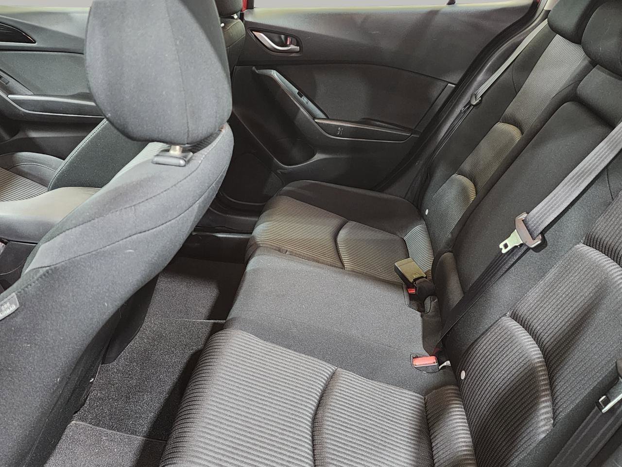 Used 2015 MAZDA MAZDA3 i Touring image 20