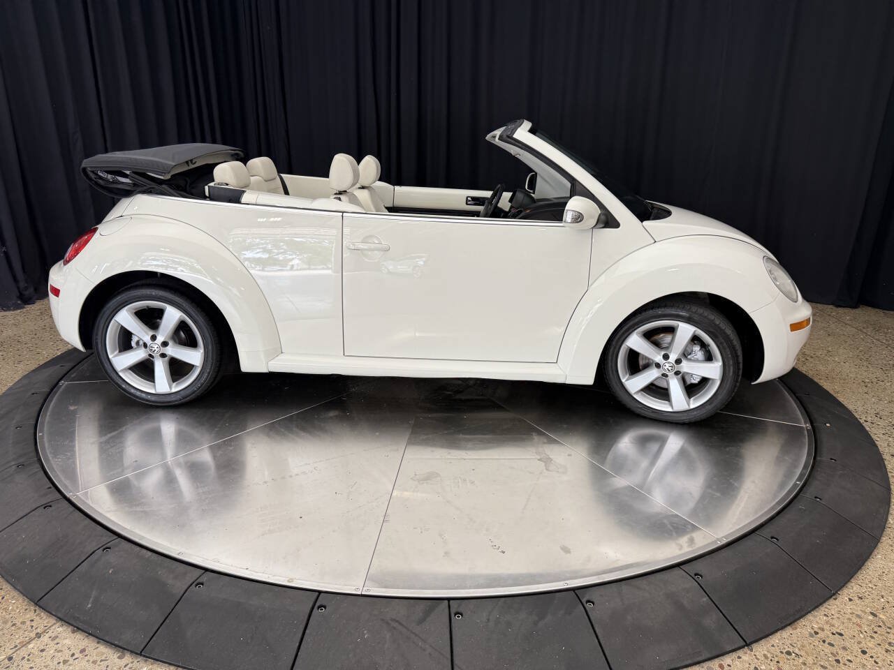 Used 2007 Volkswagen Beetle Triple White Edition FWD image 11
