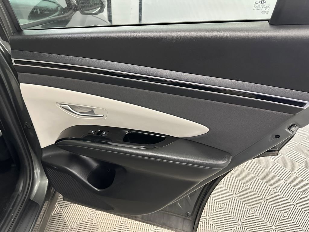 Used 2023 Hyundai Tucson Limited AWD/4WD image 18