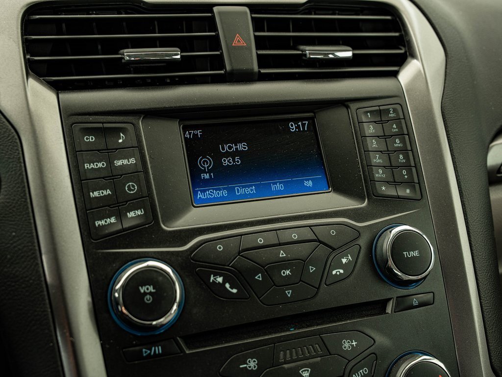 Used 2018 Ford Fusion SE image 24