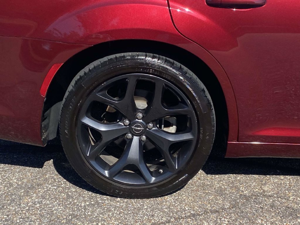 Certified 2023 Chrysler 300 S RWD image 11