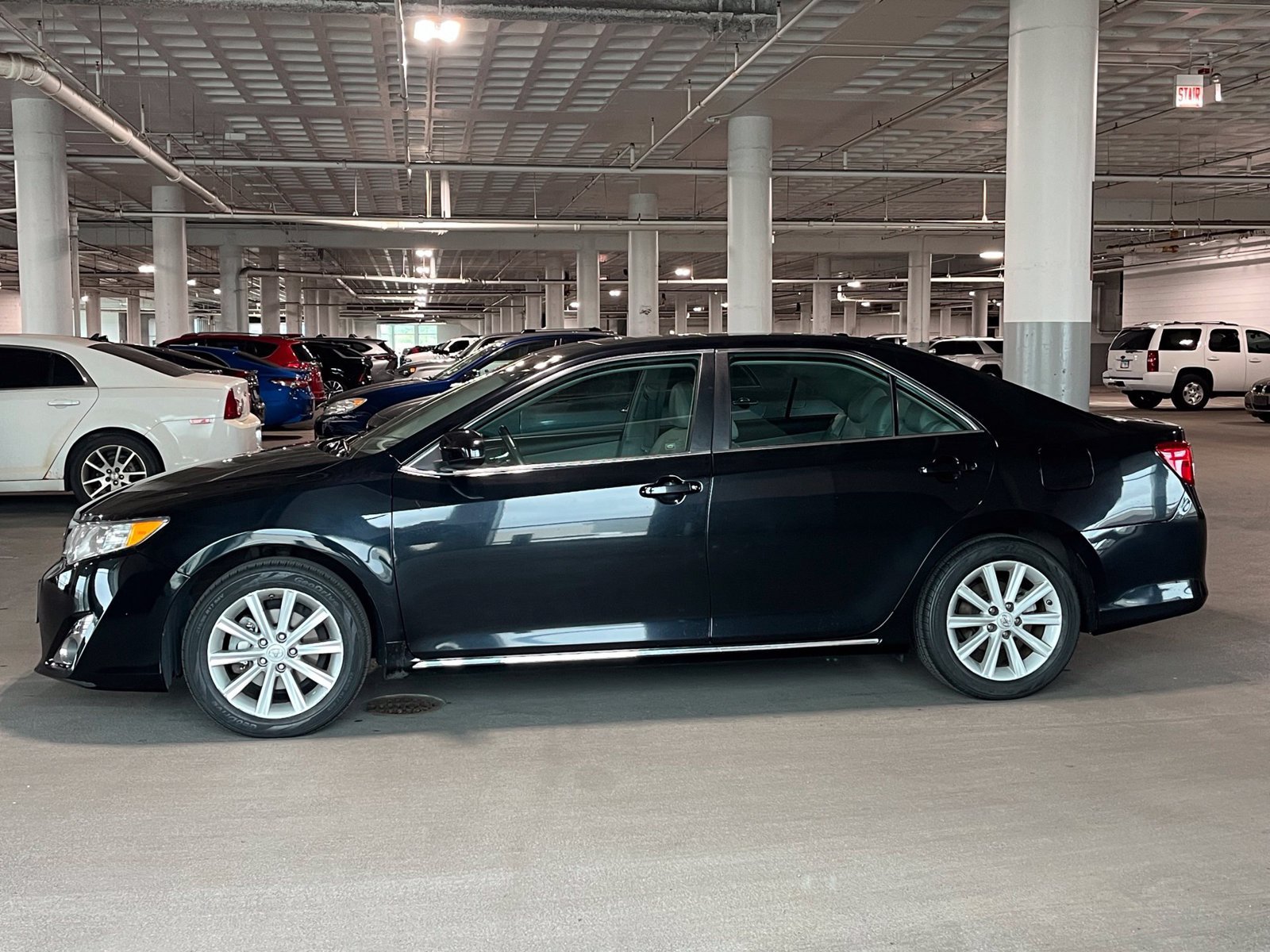 Used 2012 Toyota Camry XLE w/ Leather Pkg FWD image 7