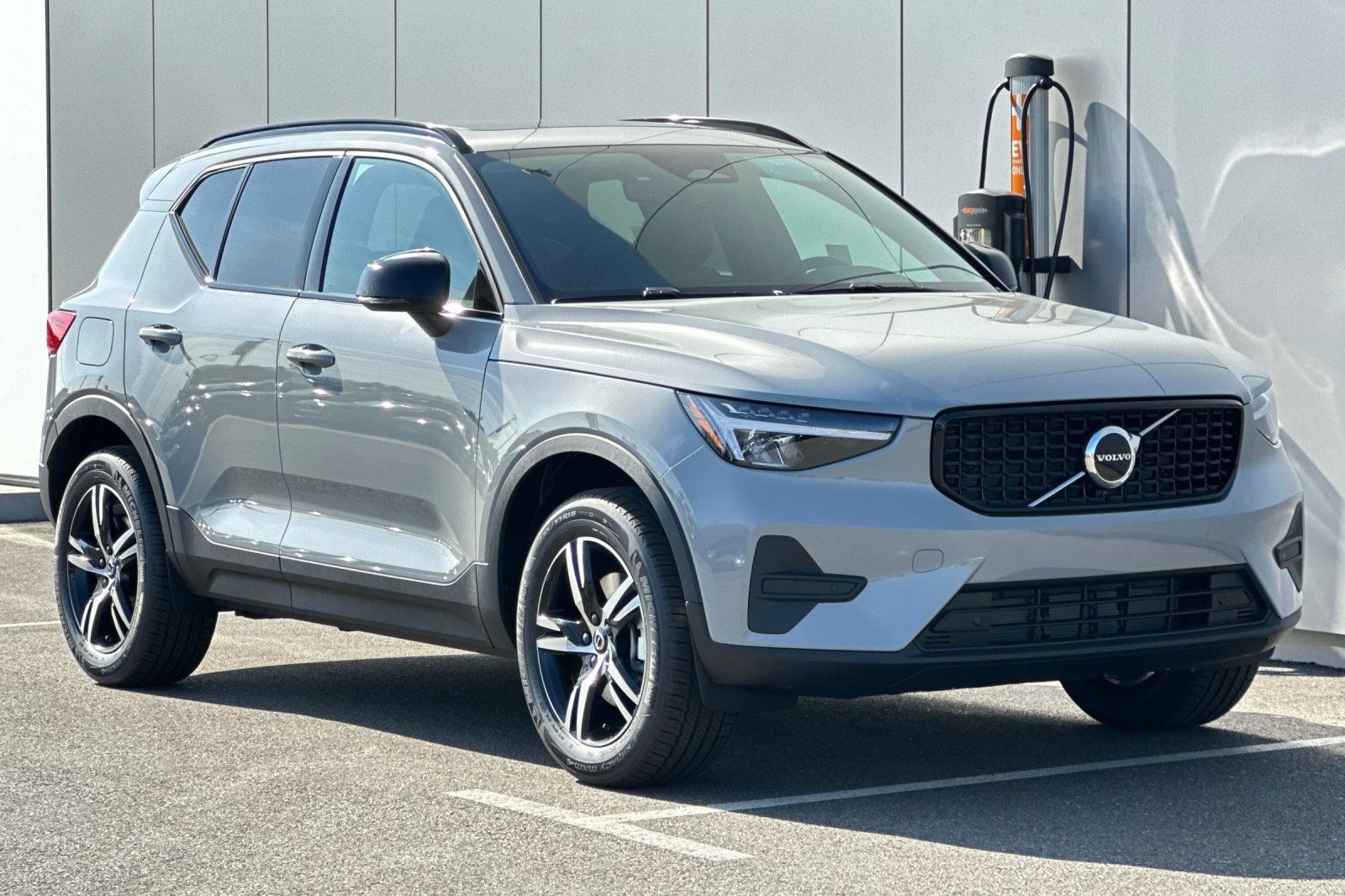 Certified 2026 Volvo XC40 B4 Core w/ Climate Package FWD image 7