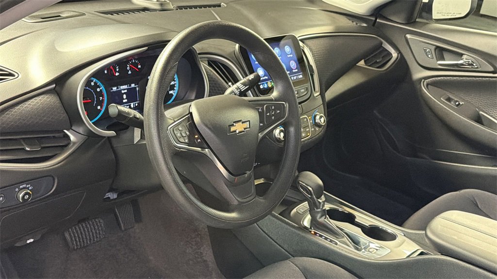 Used 2025 Chevrolet Malibu LT image 24