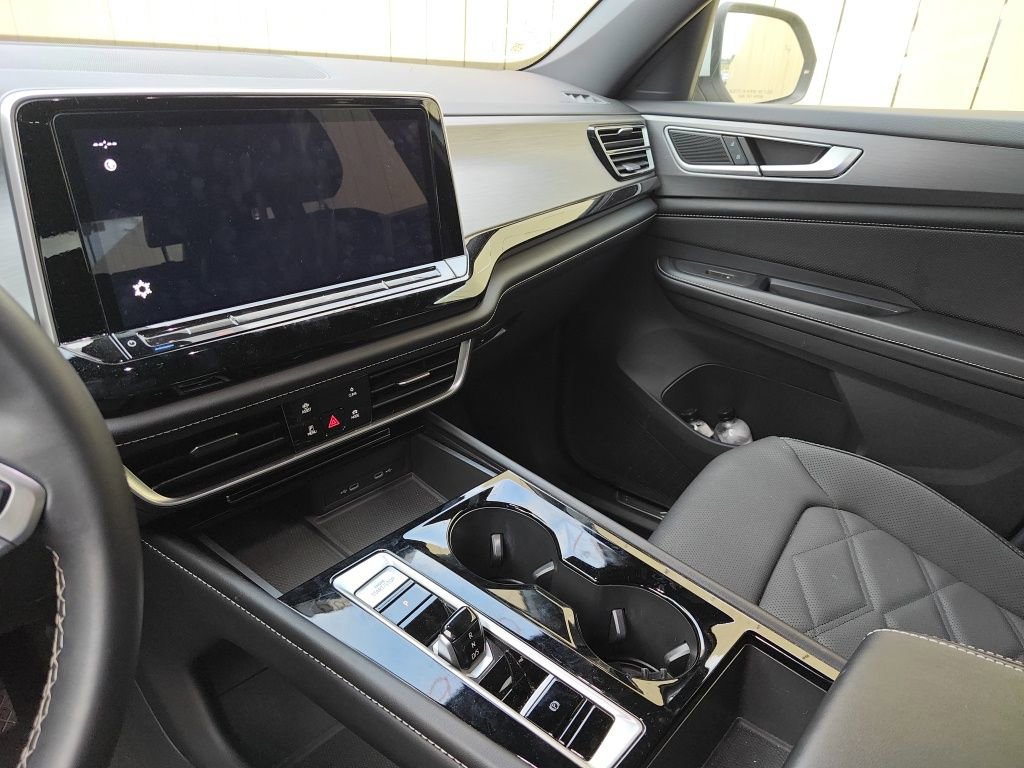 Used 2024 Volkswagen Atlas Cross Sport SE image 28