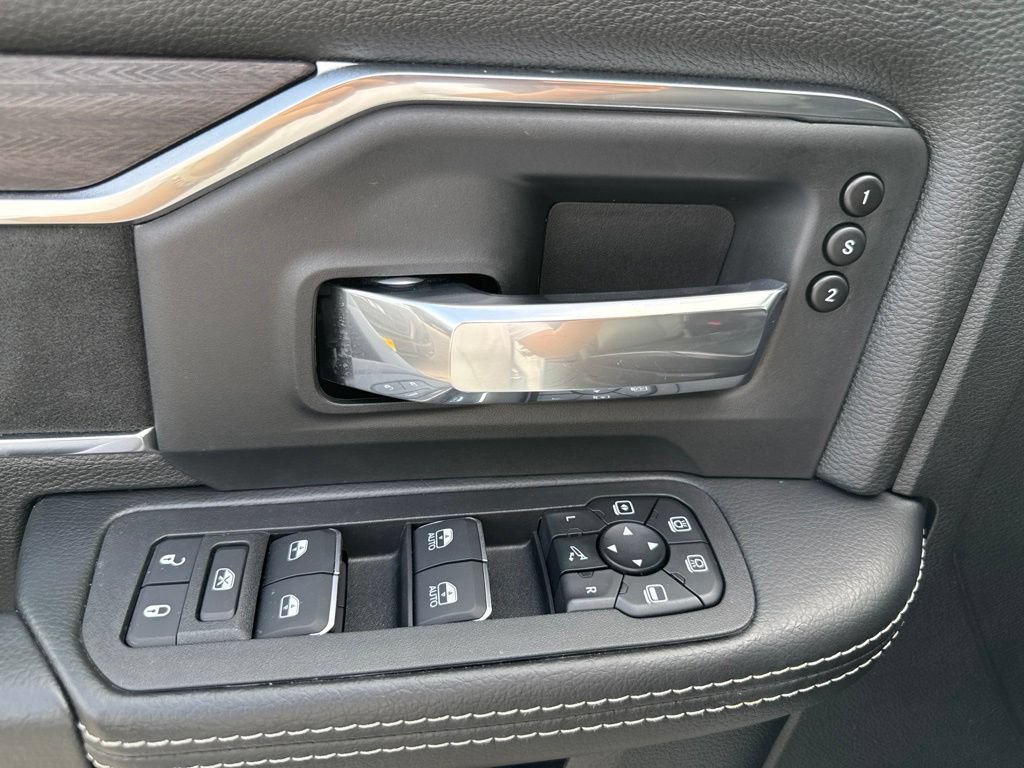 Used 2025 RAM 2500 Laramie AWD/4WD image 22
