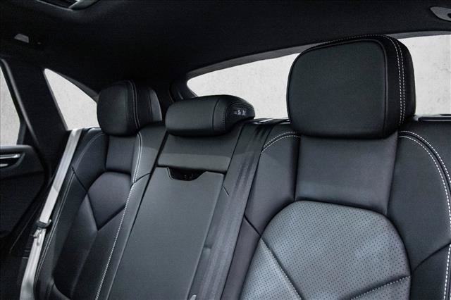 Used 2022 Porsche Macan S AWD/4WD image 22