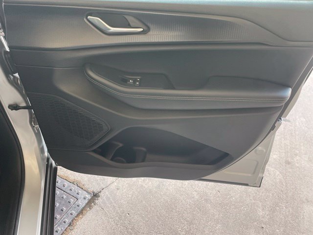 Used 2025 Jeep Grand Cherokee Laredo RWD image 27