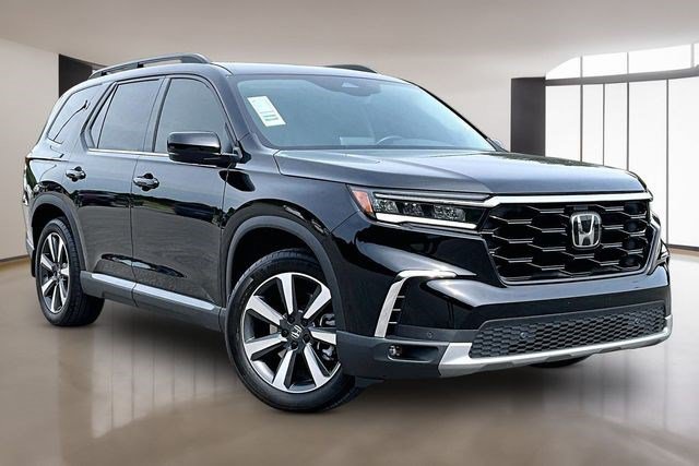 Certified 2025 Honda Pilot Touring image 3