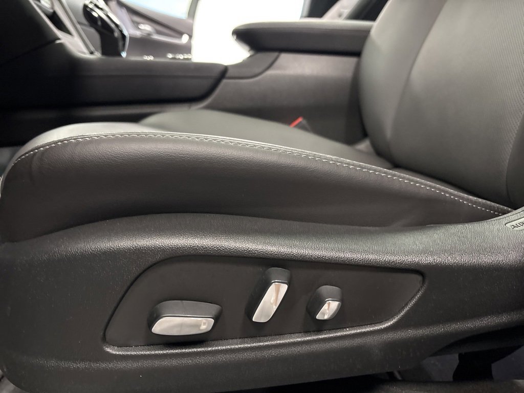 Used 2025 Cadillac XT5 Sportv image 25