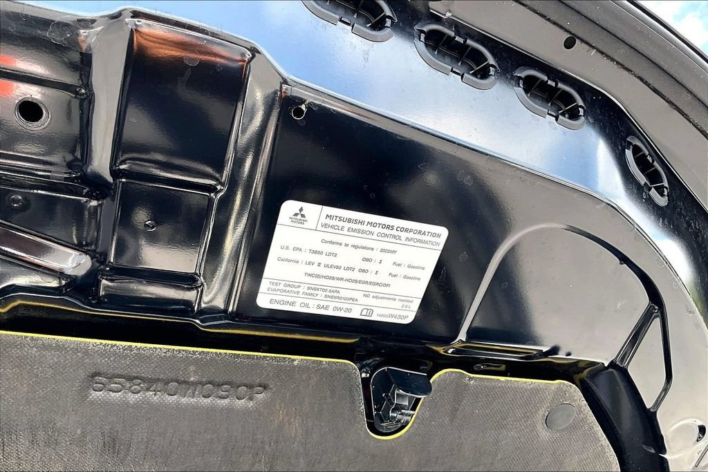 Used 2025 Mitsubishi Outlander SE FWD image 32