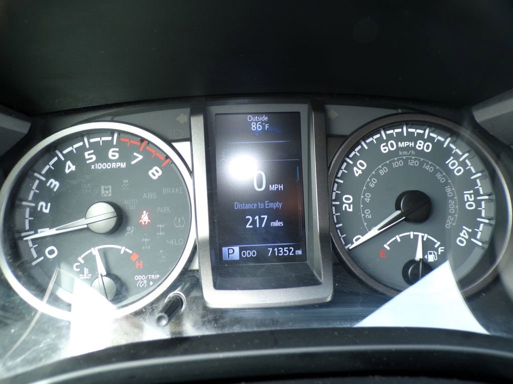 Used 2021 Toyota Tacoma TRD Sport w/ TRD Premium Sport Package AWD/4WD image 25