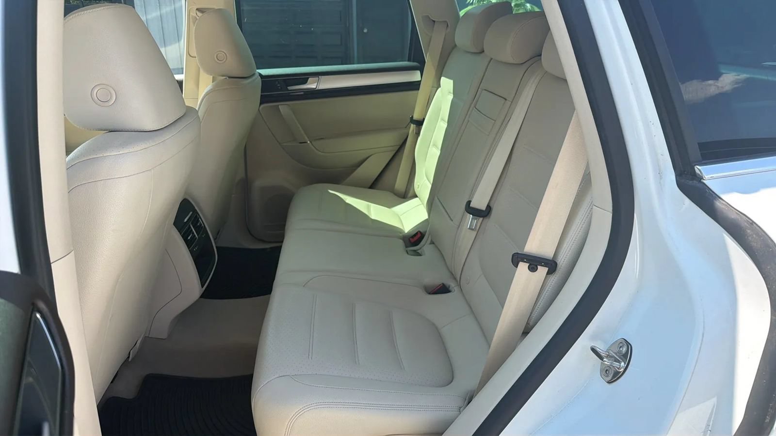 Used 2015 Volkswagen Touareg Sport AWD/4WD image 11
