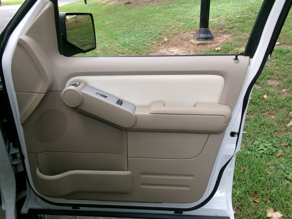 Used 2010 Mercury Mountaineer AWD image 20