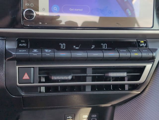 Used 2025 Toyota Camry SE image 16