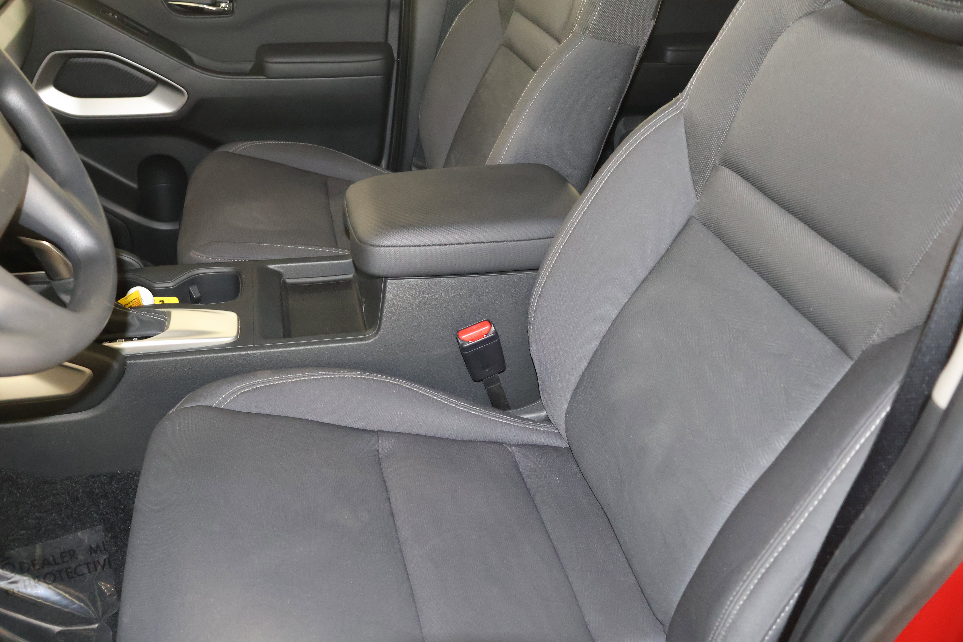 Used 2024 Nissan Frontier SV image 41