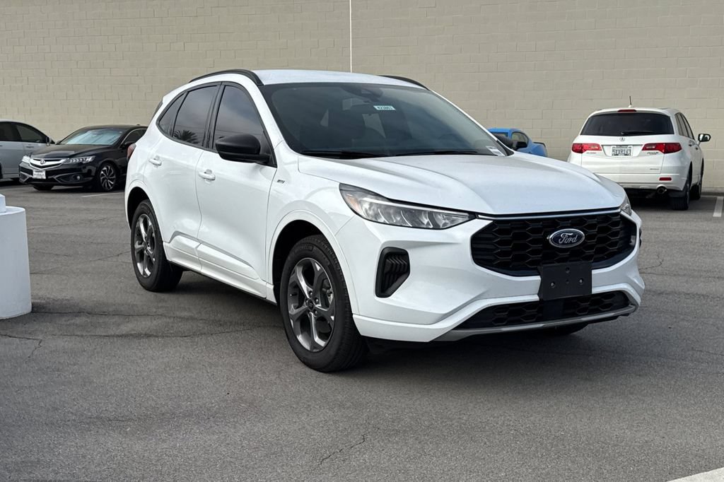 Used 2023 Ford Escape ST-Line w/ Tech Pack #1 AWD/4WD image 2