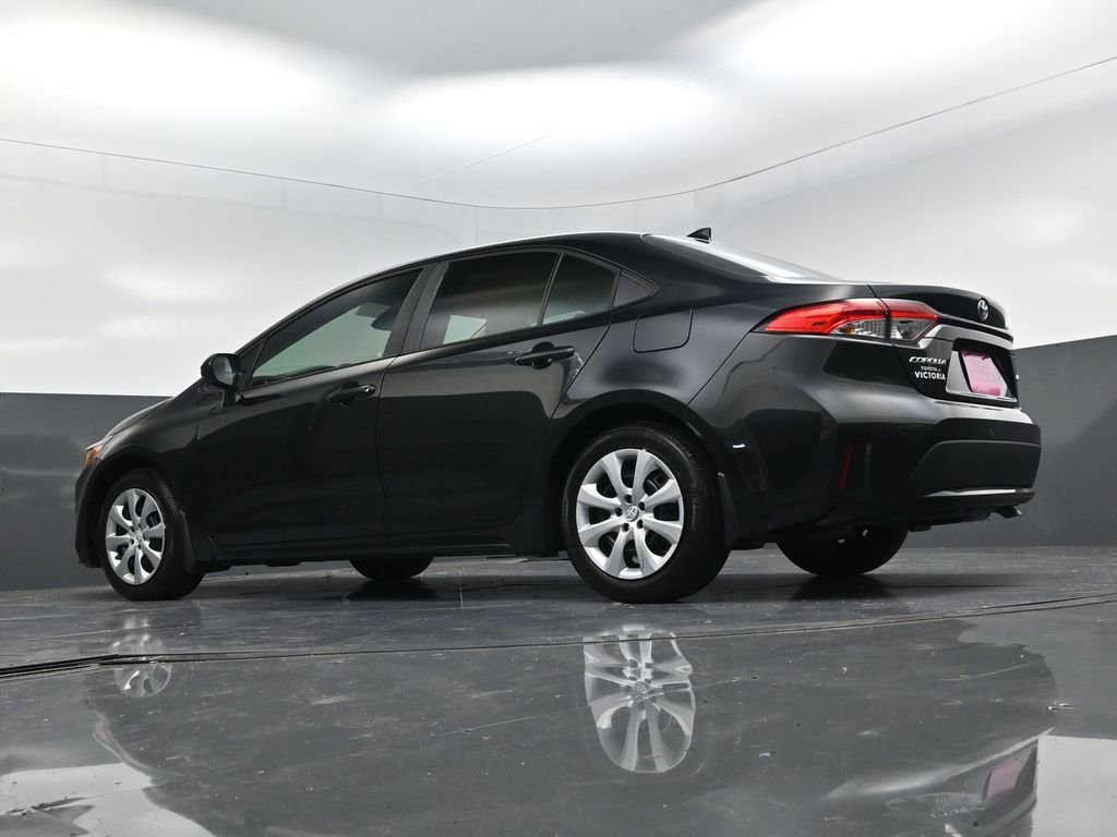Used 2022 Toyota Corolla LE image 18