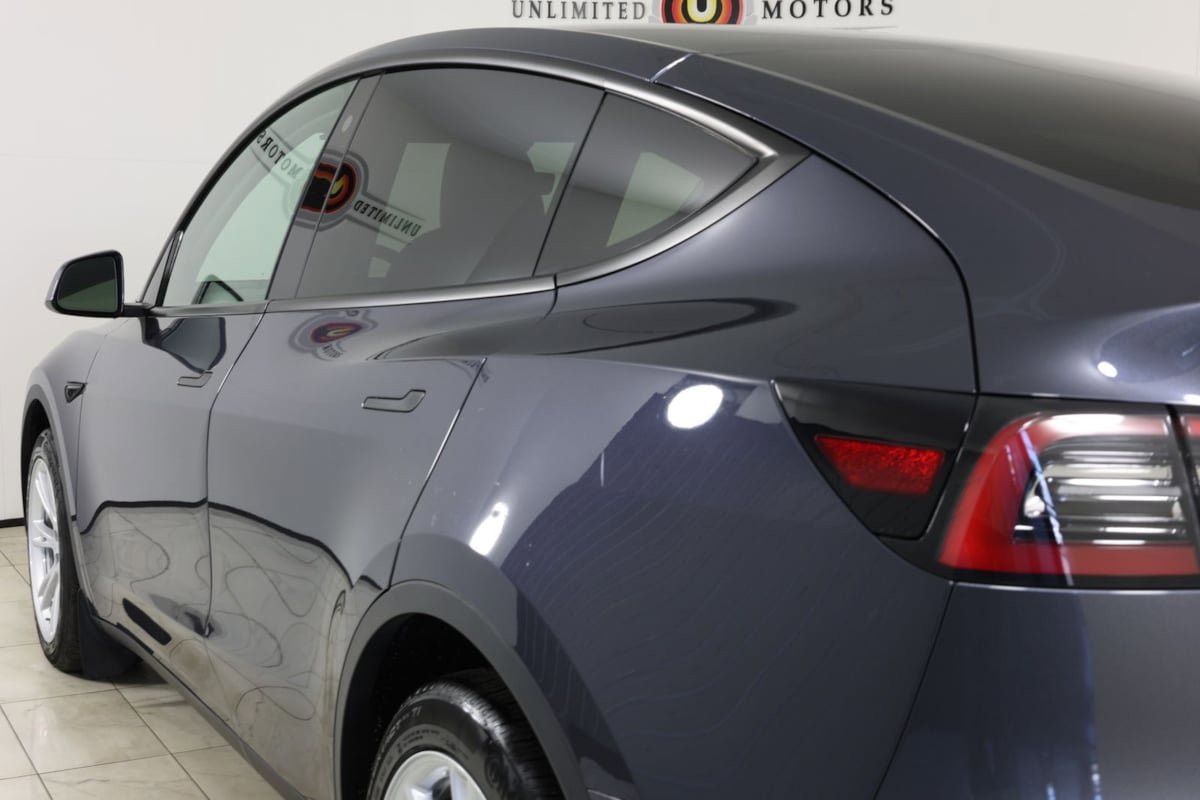Used 2021 Tesla Model Y Long Range AWD/4WD image 41