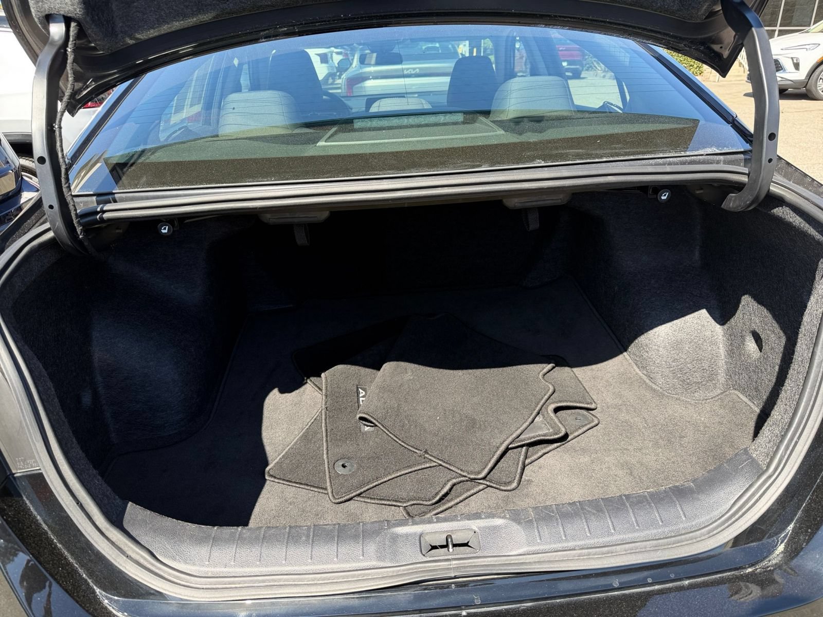 Used 2025 Nissan Altima 2.5 SV FWD image 30
