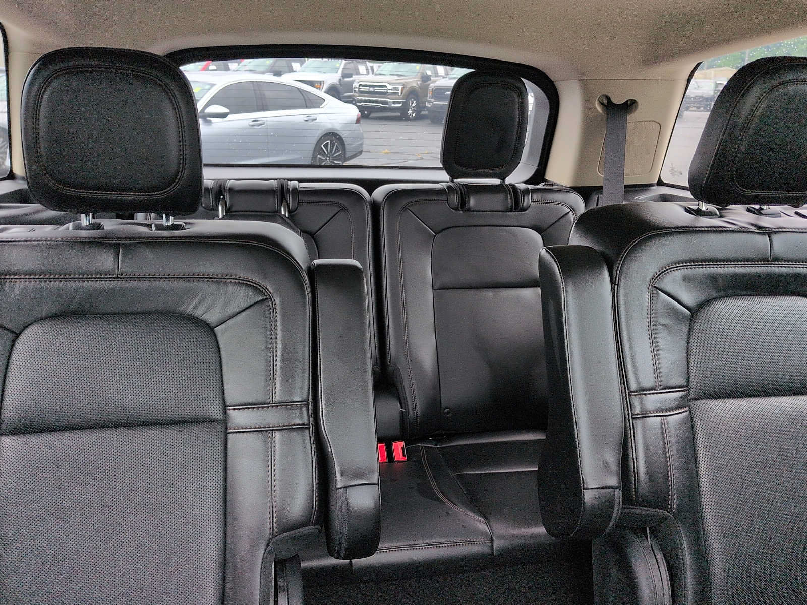 Used 2021 Lincoln Aviator Reserve w/ Equipment Group 202A AWD/4WD image 6