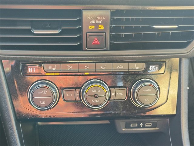 Used 2021 Volkswagen Jetta SE w/ SE Cold Weather Package image 26