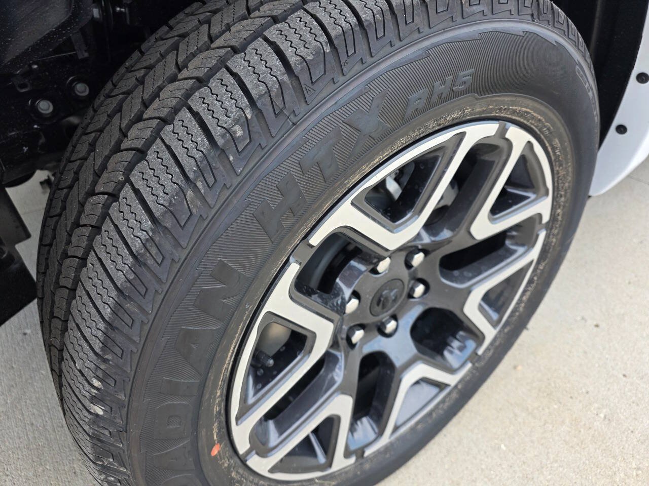 New 2027 RAM 1500 Laramie AWD/4WD image 4