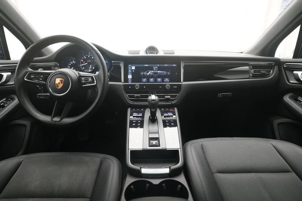 Certified 2022 Porsche Macan AWD/4WD image 18