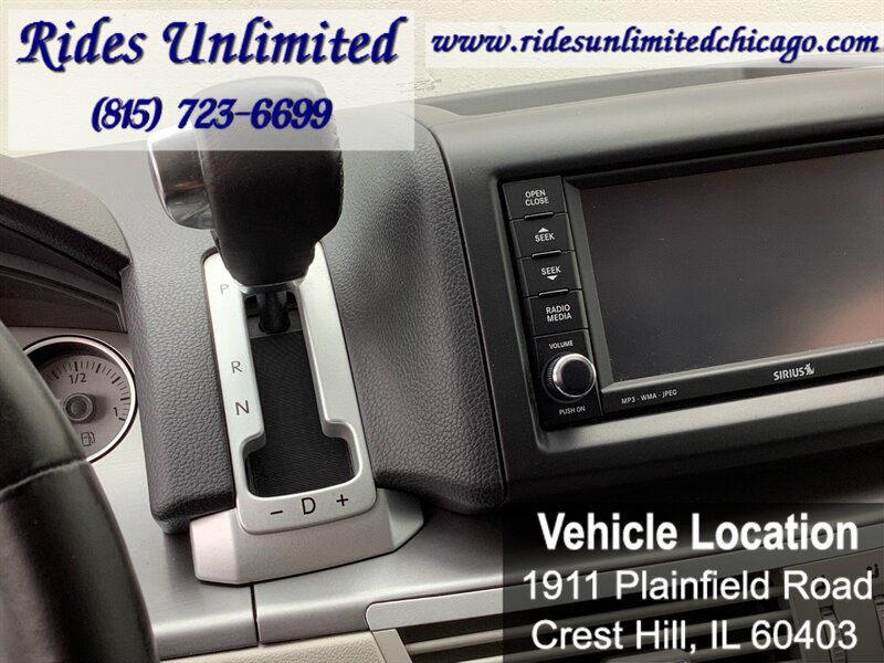 Used 2010 Volkswagen Routan SEL Premium FWD image 29