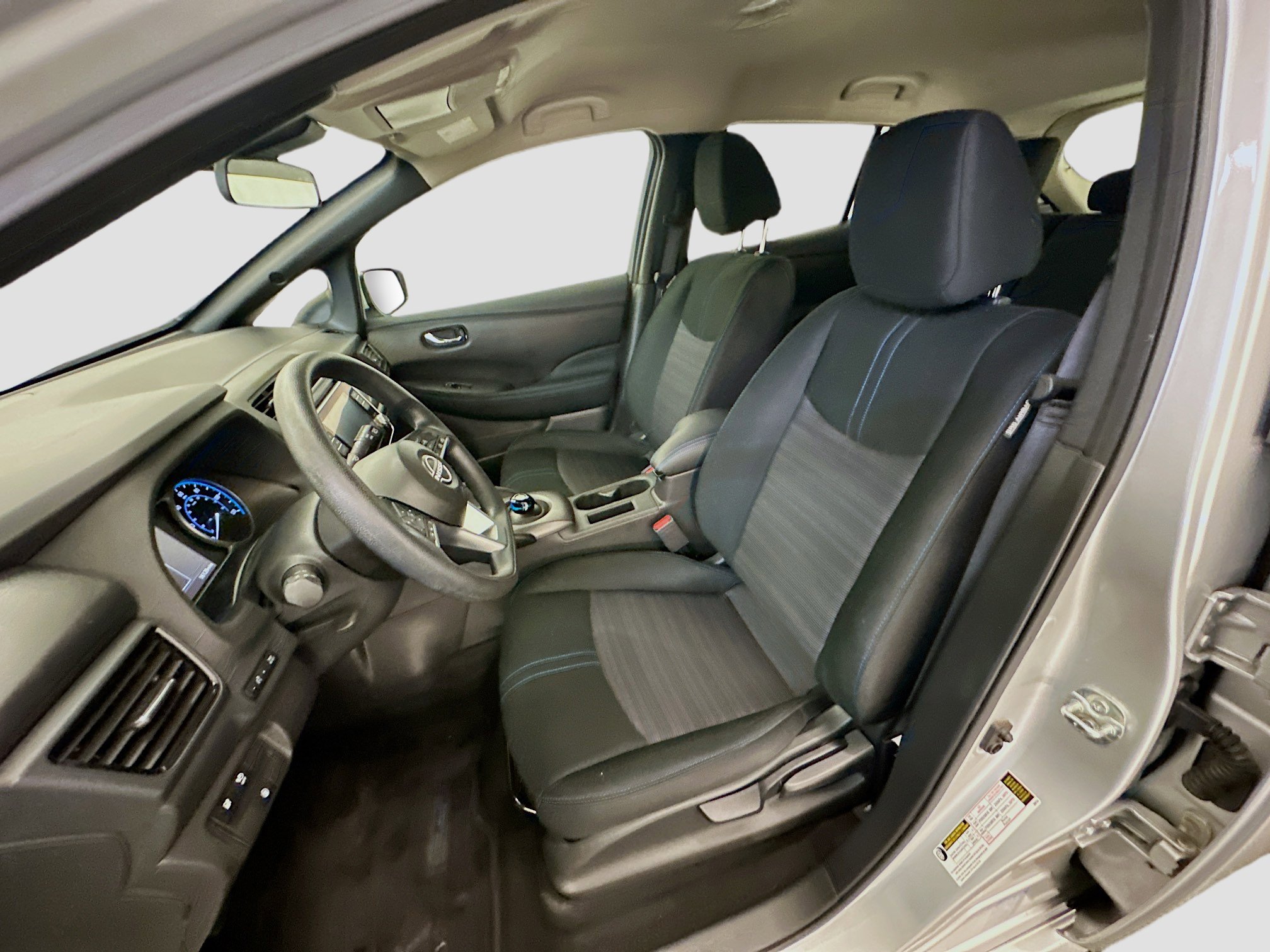 Used 2024 Nissan Leaf S image 13