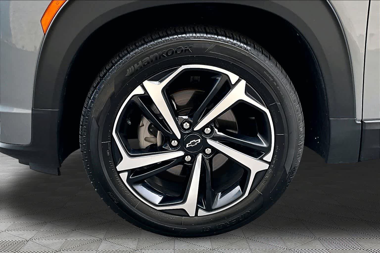 Used 2023 Chevrolet TrailBlazer RS w/ Convenience Package FWD image 11