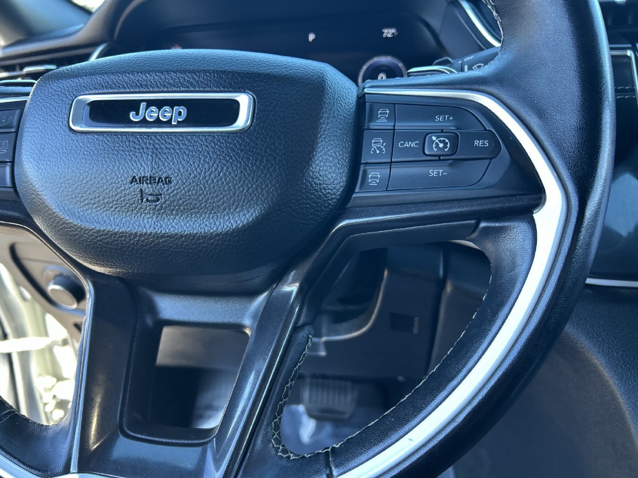 Used 2022 Jeep Grand Cherokee L Laredo RWD image 26