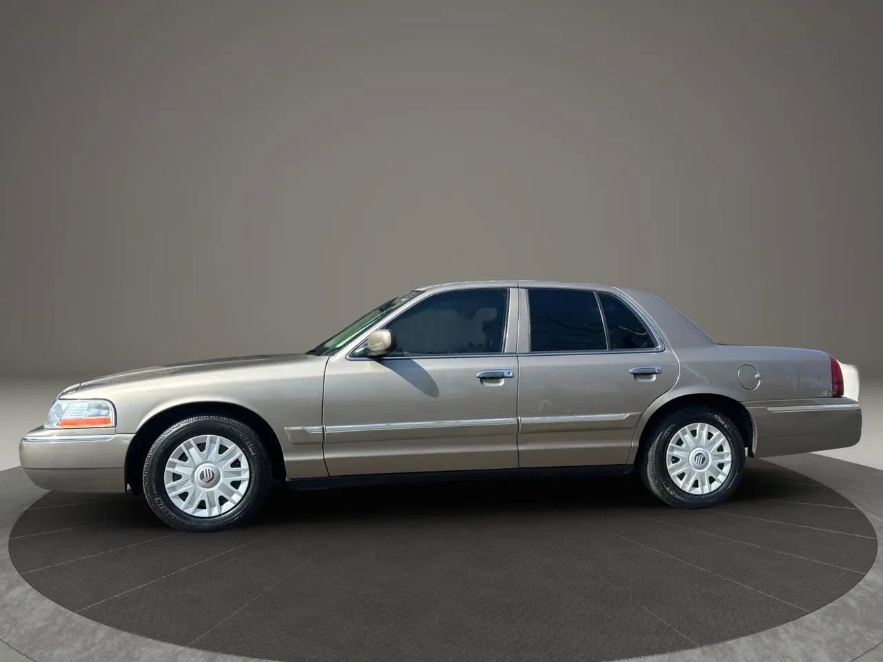 Used 2005 Mercury Grand Marquis GS image 8
