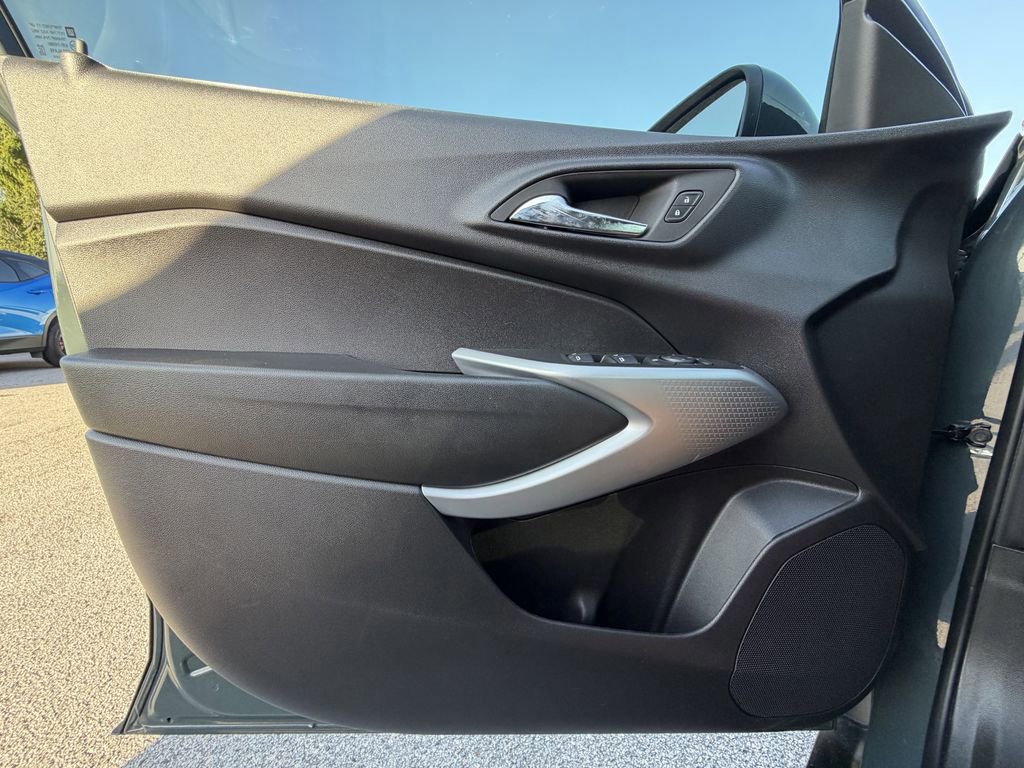 Certified 2025 Chevrolet Trax LS w/ LS Convenience Package FWD image 21
