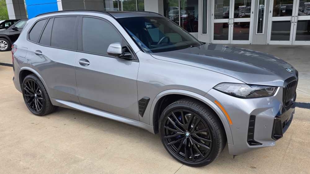 Used 2026 BMW X5 sDrive40i w/ M Sport Package image 7