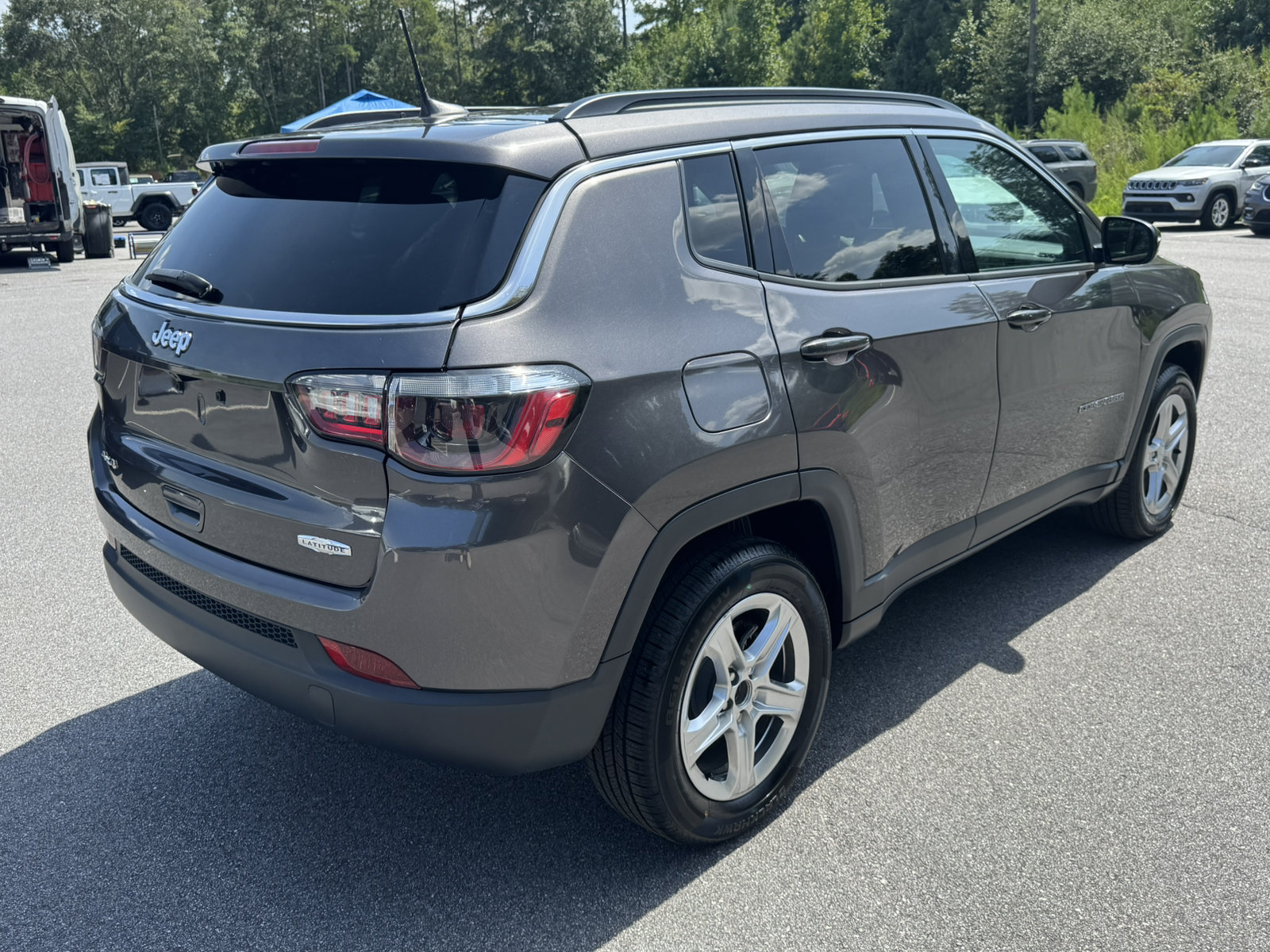 Used 2024 Jeep Compass Latitude AWD/4WD image 5