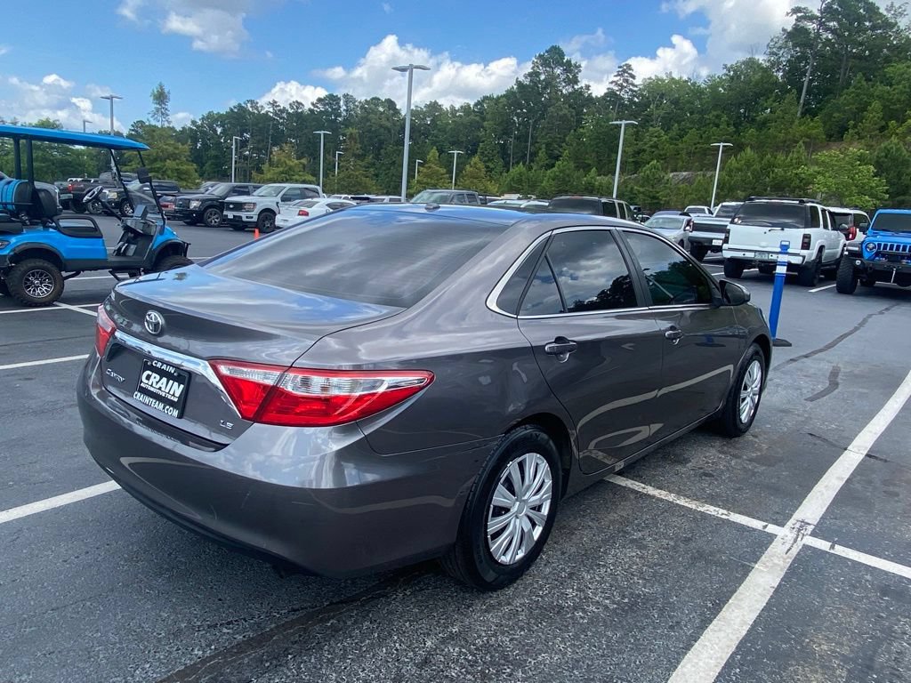 Used 2017 Toyota Camry LE w/ Moonroof Package FWD image 7