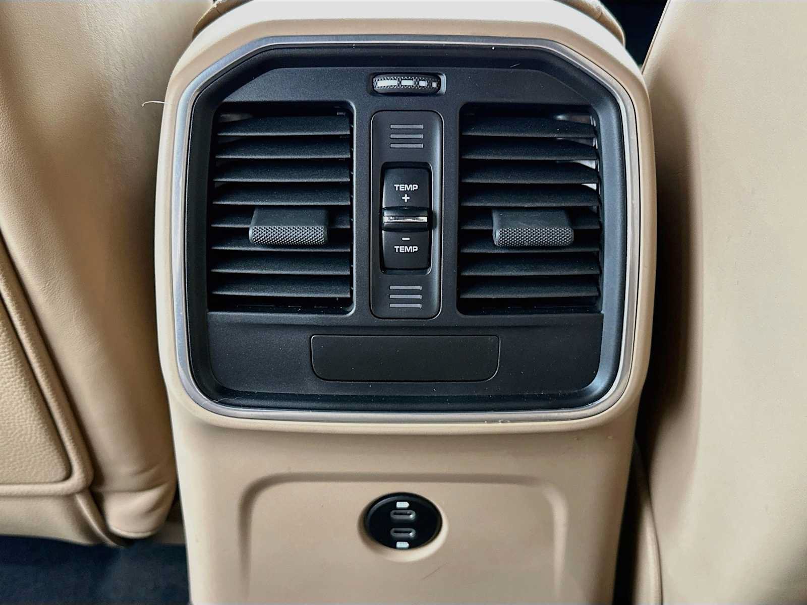 Certified 2021 Porsche Macan AWD/4WD image 26