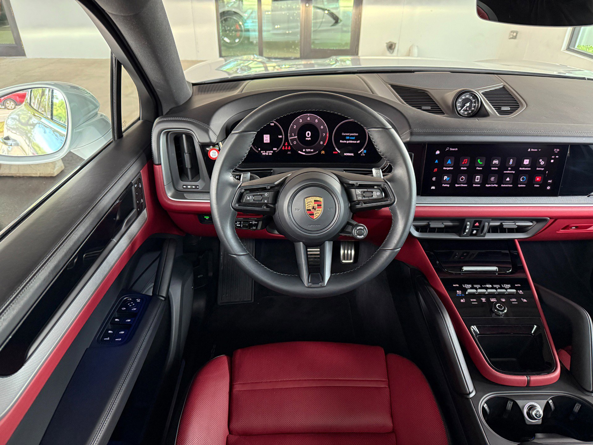 Used 2024 Porsche Cayenne S image 41