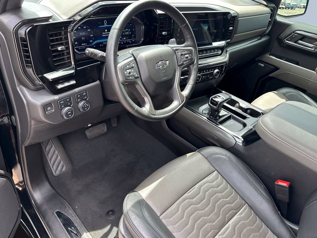 Used 2023 Chevrolet Silverado 1500 ZR2 w/ Technology Package AWD/4WD image 10