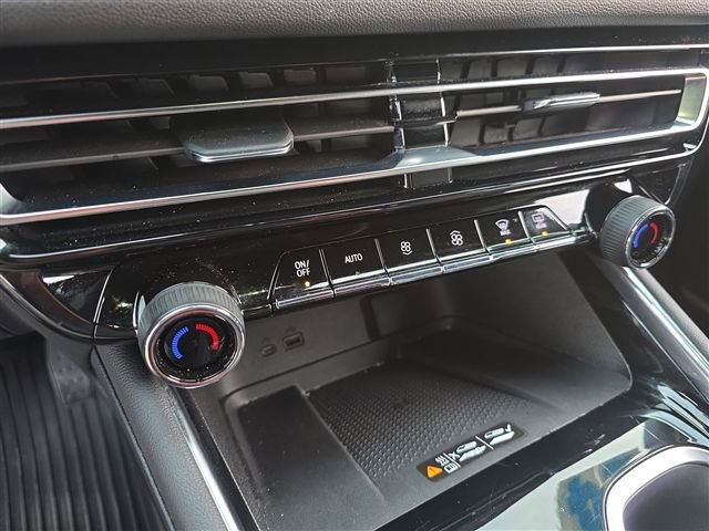 Used 2024 Chevrolet Traverse RS w/ LPO, Floor Liner Package image 23