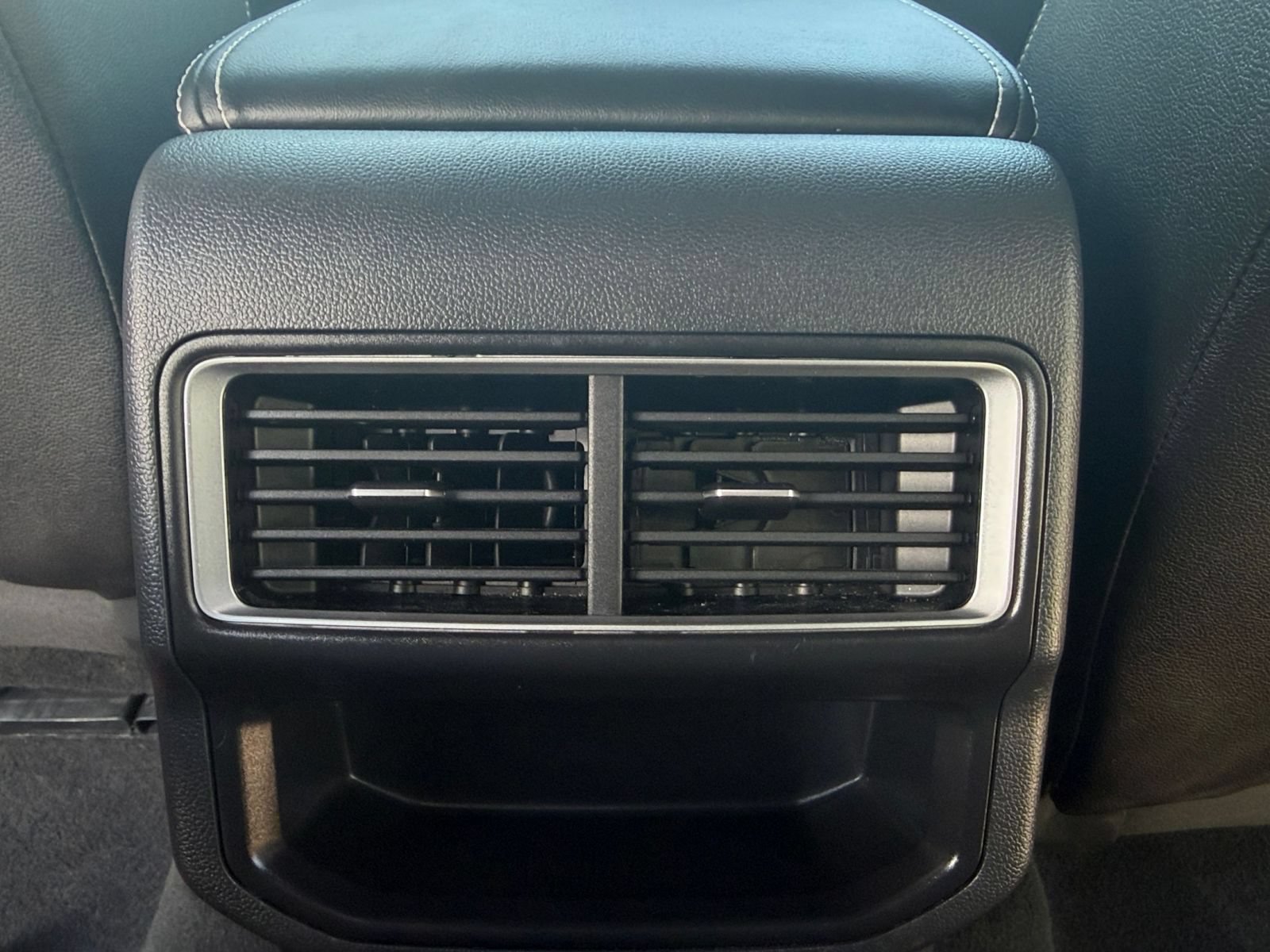 Used 2025 Volkswagen Atlas Cross Sport SE AWD/4WD image 23