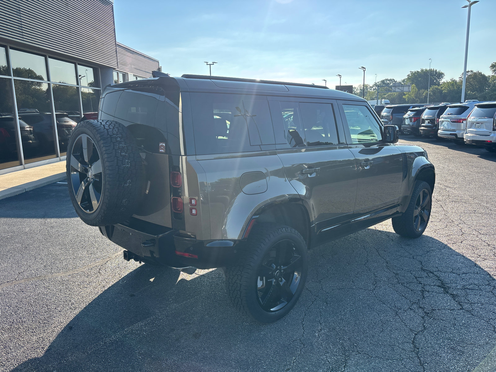 Used 2025 Land Rover Defender 110 X-Dynamic SE AWD/4WD image 7