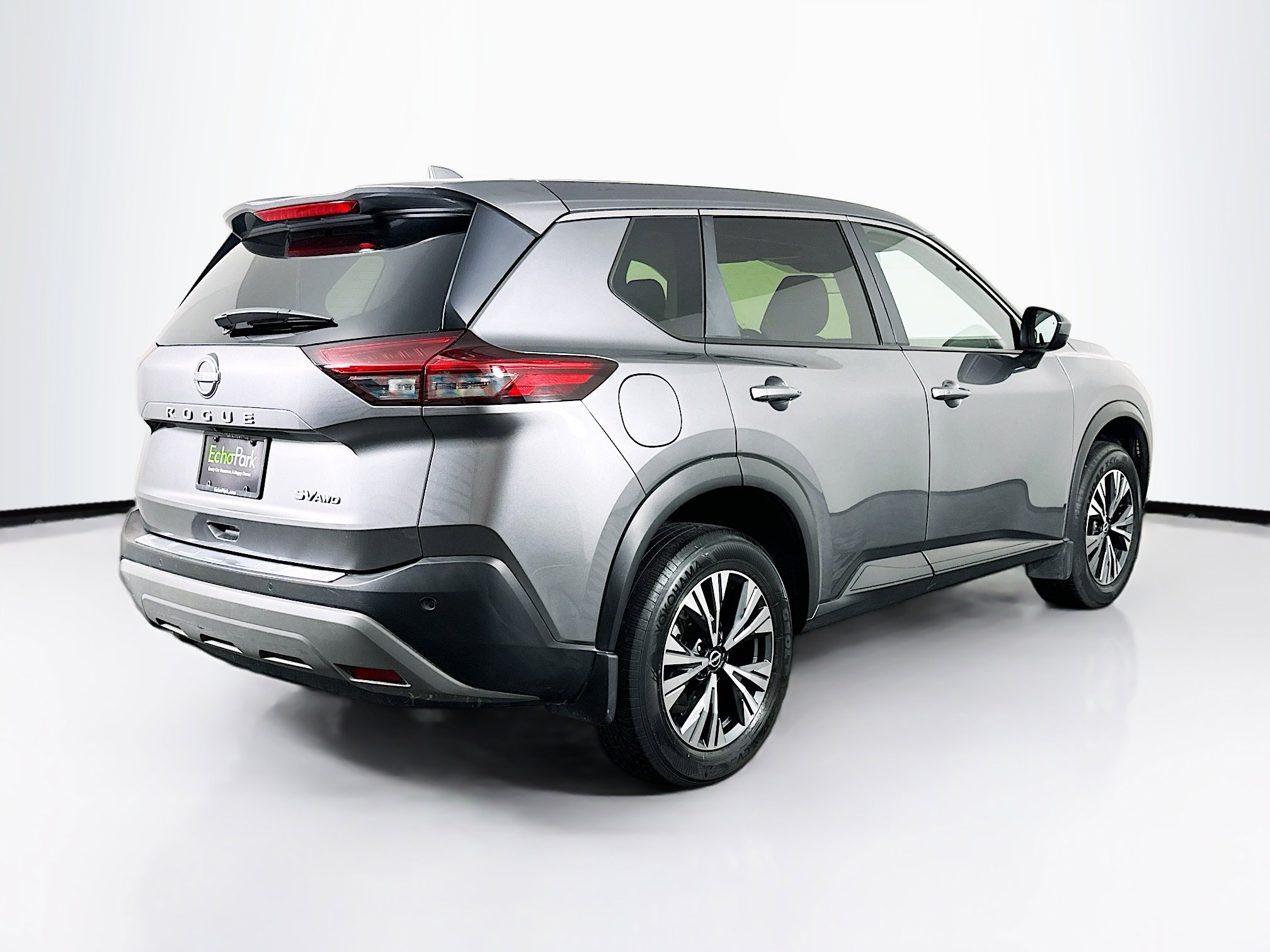 Used 2023 Nissan Rogue SV image 9