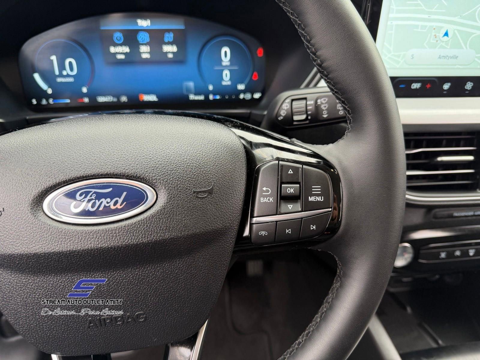 Used 2025 Ford Escape Platinum image 28