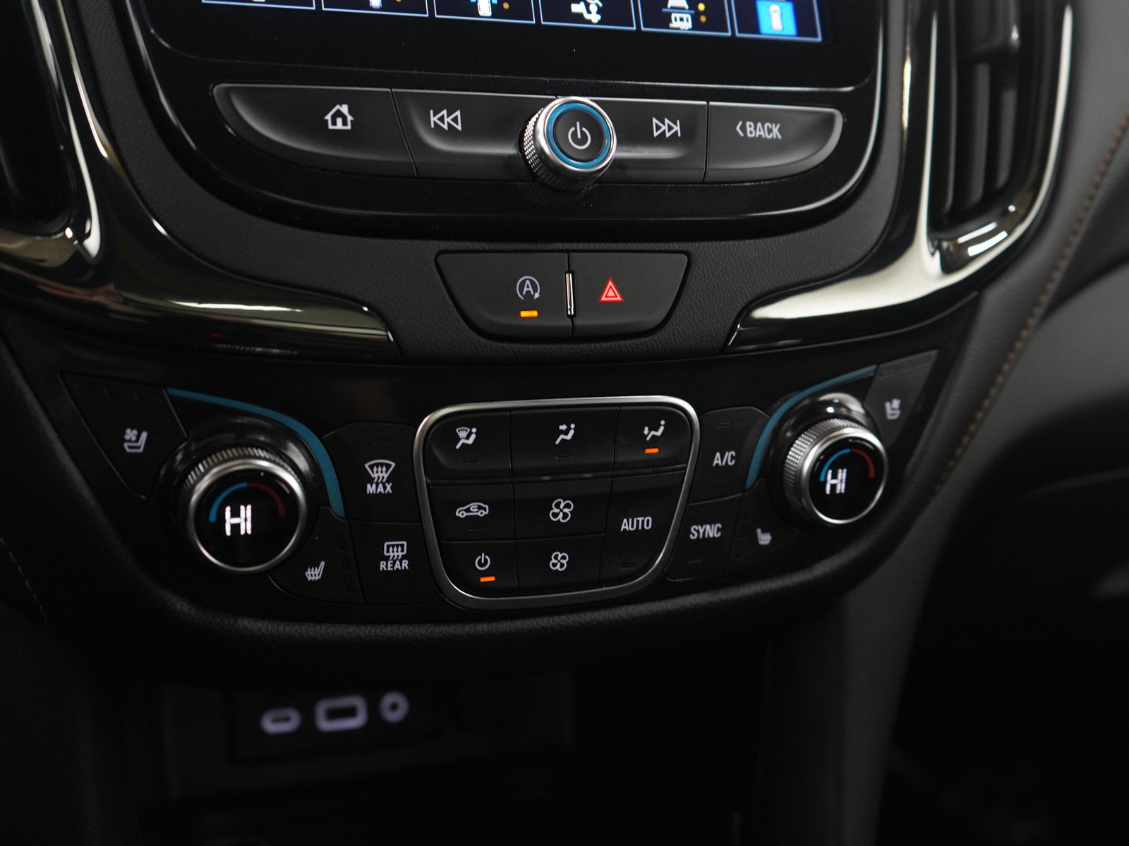 Used 2023 Chevrolet Equinox Premier AWD/4WD image 23