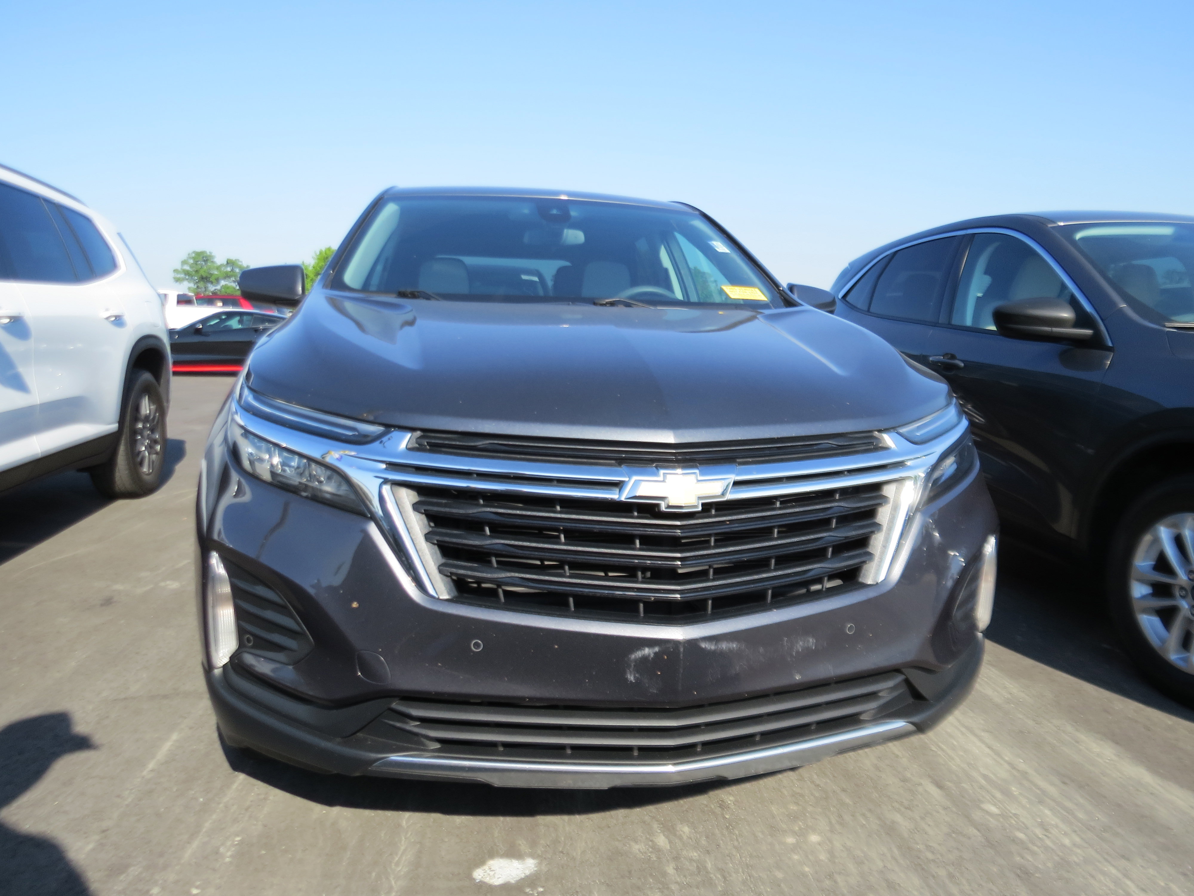 Used 2023 Chevrolet Equinox LT FWD image 2